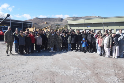 ÖĞRENCİLERDEN MEHMETÇİĞE ANLAMLI ZİYARET