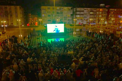 ÇANKIRI YAĞMURA RAĞMEN TEK YÜREK OLDU, MİLLİ ZAFERİ KUTLADI...