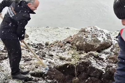 KAR YAĞIŞI AĞAÇ DİKMEYE ENGEL OLAMADI