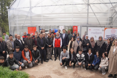 ÖĞRENCİLER VE ÇİFTÇİLER TARIM MESLEK LİSESİ'NİN MODERN SERASINDA BİR ARAYA GELDİ