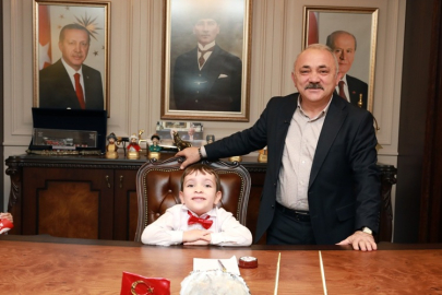 23 NİSAN'DA BAŞKANLIK KOLTUĞU MİNİKLERE EMANET