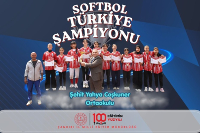 SOFTBOL TÜRKİYE ŞAMPİYONASINDA ZİRVENİN ADI ŞEHİT YAHYA COŞKUNER ORTAOKULU