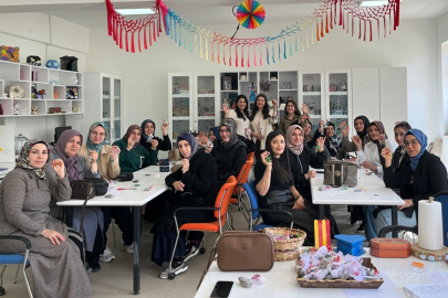 ÖZEL ÖĞRENCİLERDEN ANNELERİNE ANLAMLI ANNELER GÜNÜ SÜRPRİZİ