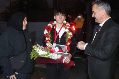 BALKAN İKİNCİSİ BERKAY GÜN'E ÇANKIRI'DA COŞKULU KARŞILAMA