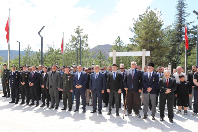 ELLER, ŞEHİTLER İÇİN SEMAYA KALKTI...