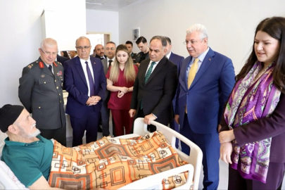 BAYRAMDA GÖREVİ BAŞINDAKİ SAĞLIKÇILARA  ANLAMLI TEŞEKKÜR