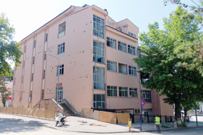 100. YIL KÜLTÜR MERKEZİ'NDE YIKIM BAŞLADI