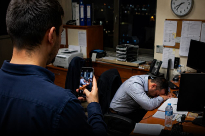 İŞ YERİNDE GİZLİCE ÇEKİLEN FOTOĞRAF MAHKEMELİK OLDU