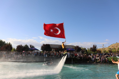 ÇANKIRI'DA FLYBOARD VE BALONLA GÖKYÜZÜ ŞÖLENİ