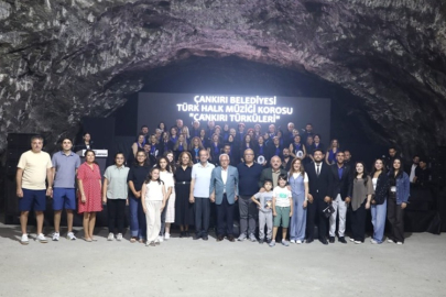 TUZ MAĞARASI'NDAKİ ATEŞ DANSI VE TÜRK HALK MÜZİĞİ KONSERİ İZLEYENLERİ BÜYÜLEDİ