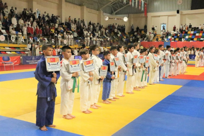 ULUSLARARASI AHMET İNCEÇUBUK JUDO TURNUVASINDA UNUTULMAZ AÇILIŞ