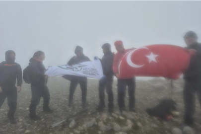 7 DAĞCI, 13 KM YOL, 1.000 M. İRTİFA... FIRTINAYA RAĞMEN GERİ DÖNMEDİLER...