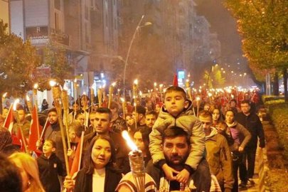 Fener Alayında Unutulmaz Gece: Çankırılılar Kırmızı-Beyaz Büyüyle Sokaklara Döküldü
